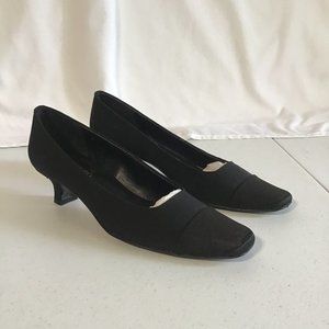 Mezzo by Vaneli Black Fabric Cap Toe Block Heels